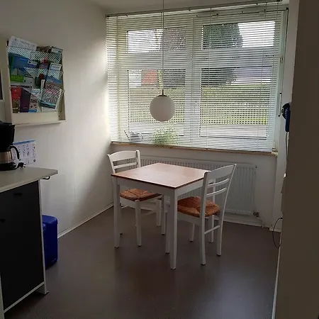 Bed & Kitchen *